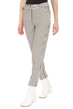 Carica l'immagine nel visualizzatore di Gallery, Potenza cropped trousers