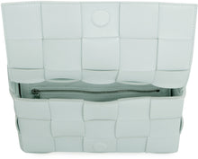 Carica l'immagine nel visualizzatore di Gallery, Cassette leather crossbody bag