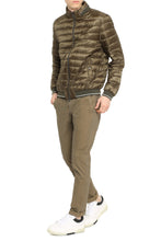 Carica l'immagine nel visualizzatore di Gallery, Full zip down jacket