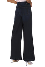 Load image into Gallery viewer, The Swooner Patch Roller Skimp jeans
