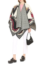 Carica l&#39;immagine nel visualizzatore di Gallery, Padded cape
