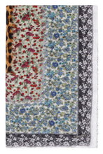 Carica l&#39;immagine nel visualizzatore di Gallery, Julia printed shawl

