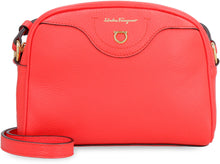 Carica l&#39;immagine nel visualizzatore di Gallery, Candy pebbled leather messenger bag
