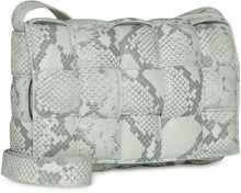 Carica l&#39;immagine nel visualizzatore di Gallery, Padded Cassette leather crossbody bag

