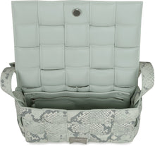 Carica l&#39;immagine nel visualizzatore di Gallery, Padded Cassette leather crossbody bag
