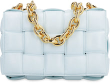 Carica l&#39;immagine nel visualizzatore di Gallery, Chain Cassette leather crossbody bag
