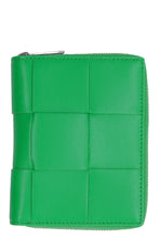Carica l&#39;immagine nel visualizzatore di Gallery, Leather wallet
