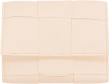 Load image into Gallery viewer, Leather wallet
