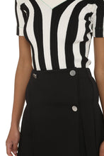 Carica l&#39;immagine nel visualizzatore di Gallery, Pleated mini skirt
