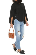 Carica l&#39;immagine nel visualizzatore di Gallery, Silk shirt
