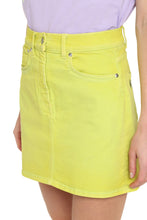 Carica l&#39;immagine nel visualizzatore di Gallery, Denim mini skirt
