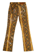 Carica l&#39;immagine nel visualizzatore di Gallery, Faux leather trousers
