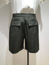 Carica l&#39;immagine nel visualizzatore di Gallery, Techno fabric bermuda-shorts
