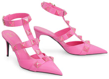 Carica l&#39;immagine nel visualizzatore di Gallery, Valentino Garavani - Roman Studs leather slingback pumps
