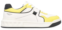 Carica l&#39;immagine nel visualizzatore di Gallery, Valentino Garavani - One Stud leather low-top sneakers
